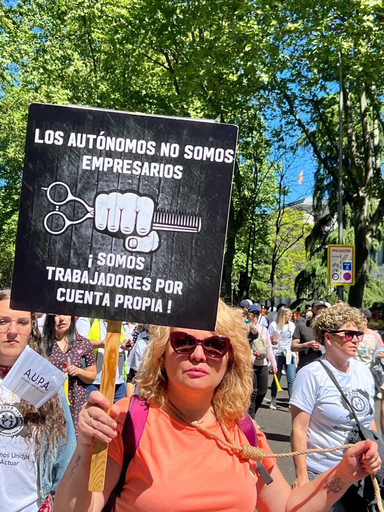 AUPA_Autonomos's tweet photo. Un grupo de personas unidas y comprometidas puede conseguir casi cualquier cosa; ya no van a convencernos de lo contrario.

Sin ataduras políticas, no vamos a parar hasta que la situación de todos los autónomos mejore.

Hoy somos miles, cada día seremos más.

#AutónomosUnidos https://t.co/ori96NVMeF