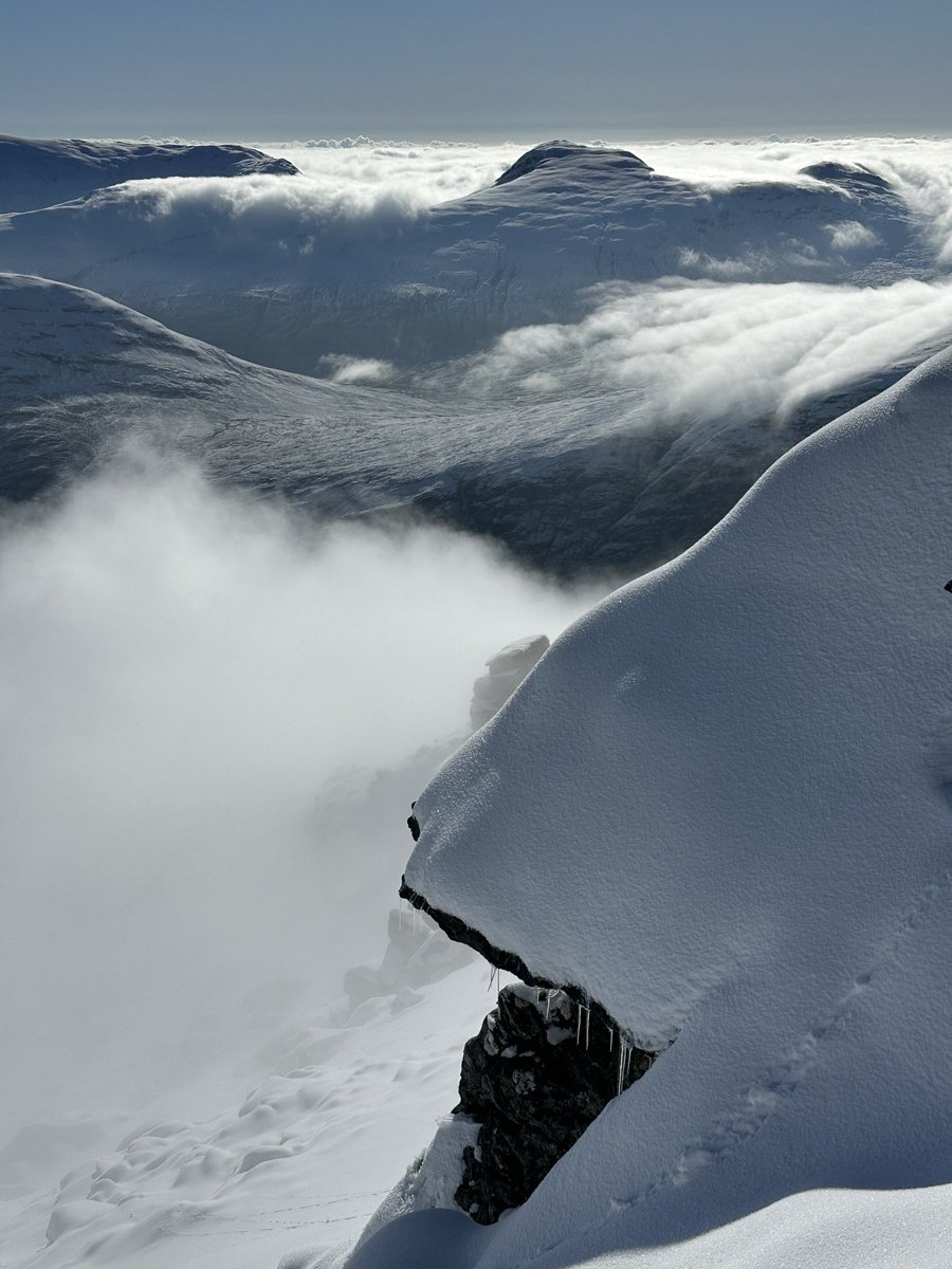 euanscotus's tweet photo. Challenge282 - 5 Munro’s yesterday.  This picture taken above Glen Orchy https://t.co/HK57t4q62C