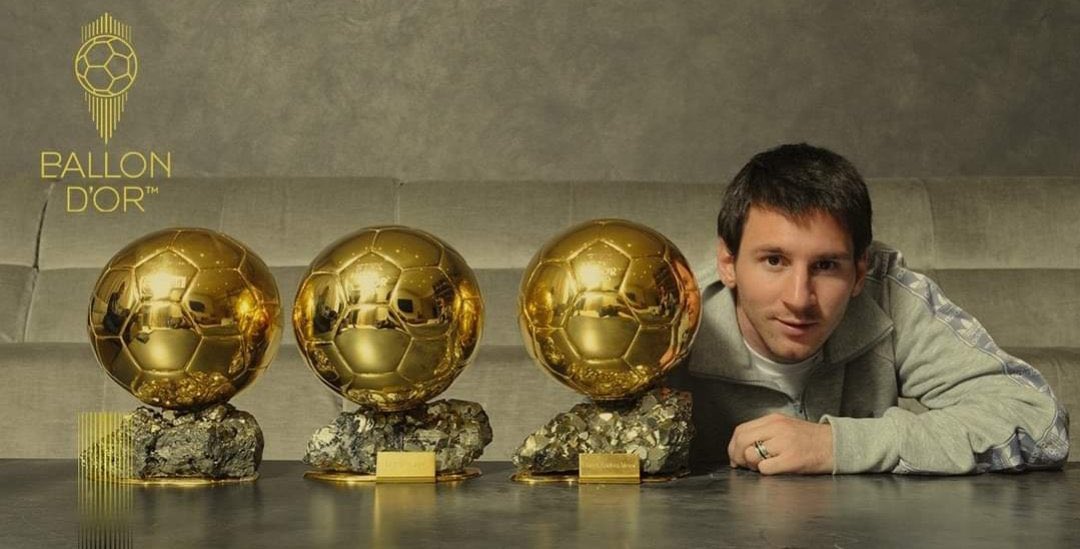 É muito BIZARRO pensar que com 23 ANOS o Messi já tinha conquistado isso aqui.

23 ANOS! 🤯