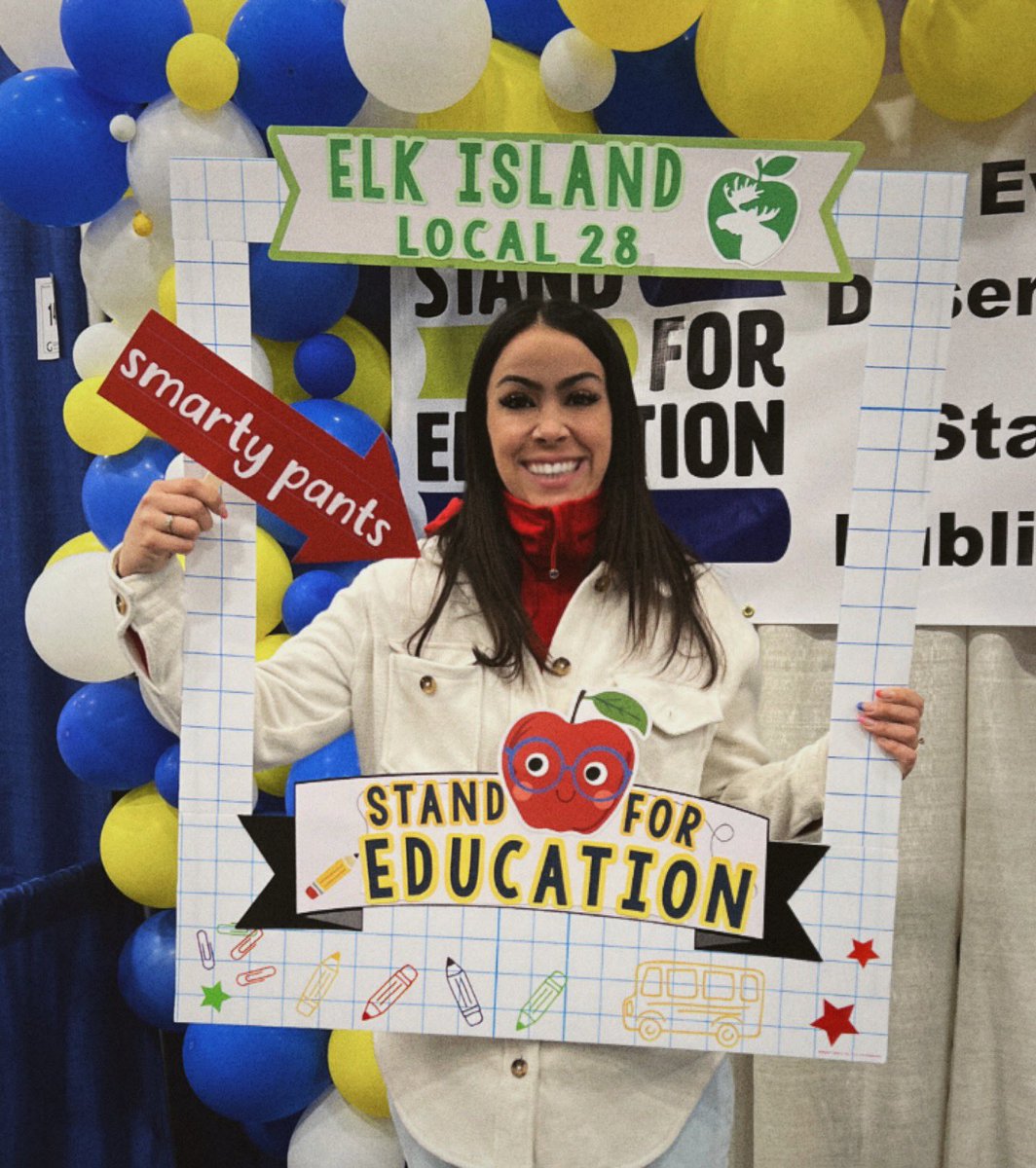 MissBotterill's tweet photo. I loved visiting the @ATALocal28 booth on Friday at the Great Canadian Trade Fair. It’s a great time to educate yourself and VOTE in the upcoming election. #standforeducation #publiceducation #futureleaders https://t.co/DvmOFUlUR4