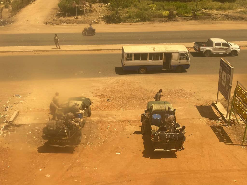 الدعم السريع دخلو علينا فالعماره في حي النصر الشارع الدائري و فتحو كل الشقق واشتغلو تهديد وفتحو بيتنا وفضو العماره وضربو ود جيرانا  لكن الحمدلله ماف زول جاتو حاجه والله ربنا لطف وجات خفيفه "اللهم اجعل كيدهم في نحرهم"💔💔💔💔💔💔💔💔💔💔💔💔💔💔💔💔💔💔💔💔💔💔💔💔💔💔💔💔💔💔💔