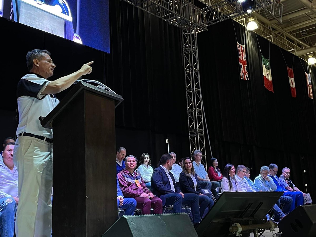 CTM_MX's tweet photo. 🎉👏¡Que empiecen las emociones! 🏆🏅

Deseamos éxito a las y los cetemistas que participarán en los “XXVI Juegos Deportivos @SITIMM_CTM”, inaugurados hoy por su Secretario General, Alejandro Rangel. 

¡Unidad y Trabajo! https://t.co/xKqNvTlO4A