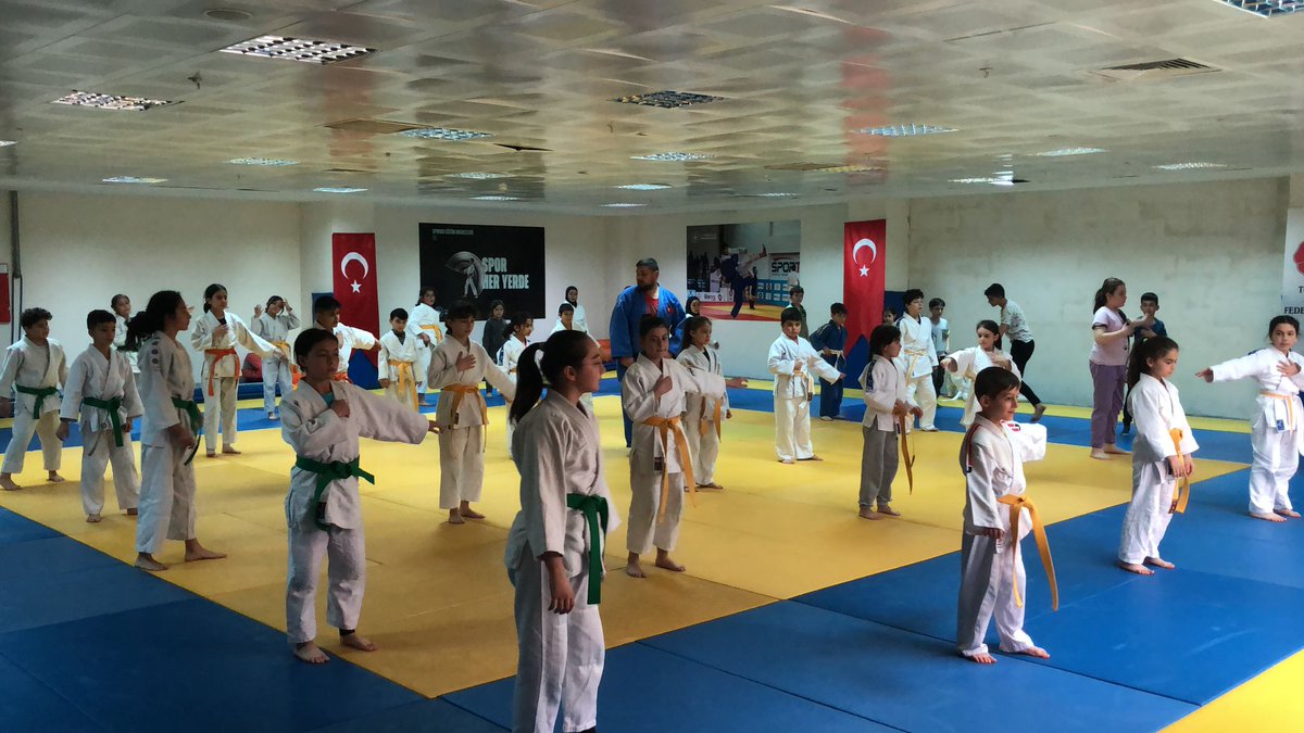Hafta sonu Kütahya judo ortak  minik grubu ile teknik taktik antremanı çalışmalara tam gaz devam 🇹🇷🥋🇹🇷
<a href="/GSB_Kutahya/">Kütahya Gençlik ve Spor İl Müdürlüğü</a> <a href="/shuysuz/">Sezer Huysuz</a> <a href="/fjuysal/">Fatih UYSAL</a> <a href="/turkjudo/">Türkiye Judo Federasyonu</a>