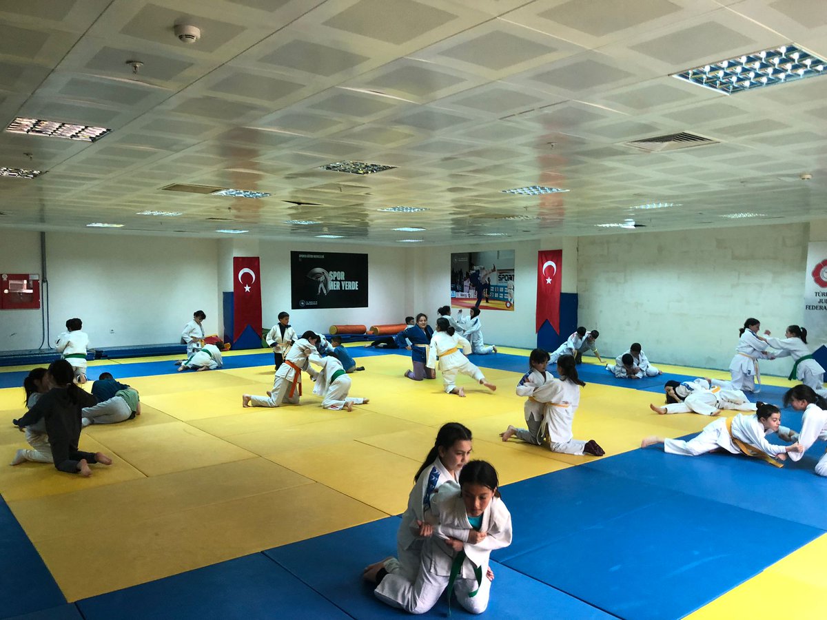 Aliakayy43's tweet photo. Hafta sonu Kütahya judo ortak  minik grubu ile teknik taktik antremanı çalışmalara tam gaz devam 🇹🇷🥋🇹🇷
@GSB_Kutahya @shuysuz @fjuysal @turkjudo https://t.co/jQhvm1qr8q