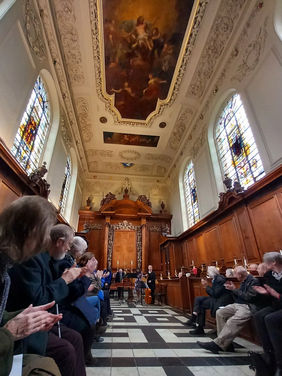 AndrewM_Arts's tweet photo. Rounding off our #wren300 weelemd celebration of Sir Christopher Wren's genius with a perfect concert of contemporaneous music by @timeandtruthoxf in the beautiful baroque chapel of @TrinityOxford #EventsAtTrinity https://t.co/ymf7rK6vKy