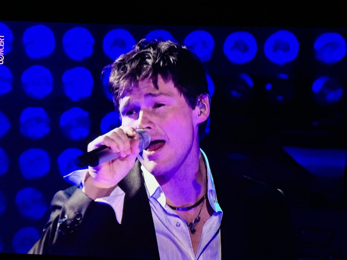 Simone0171's tweet image. A night to remember…
4th of December 2010 in Oslo. 
#endingonahighnote
#aha
#Iwasthere🤩

Pics taken from a TV show on arte a couple of days ago.