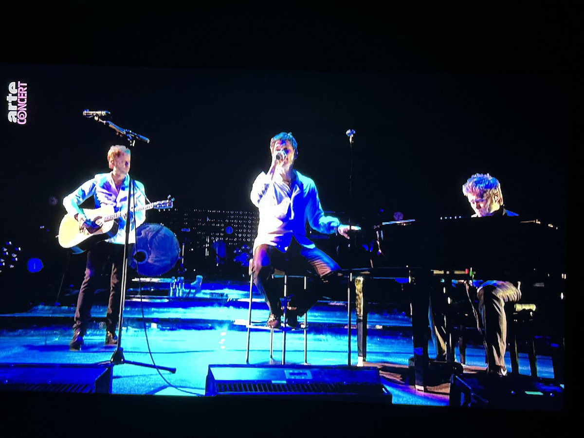 Simone0171's tweet image. A night to remember…
4th of December 2010 in Oslo. 
#endingonahighnote
#aha
#Iwasthere🤩

Pics taken from a TV show on arte a couple of days ago.
