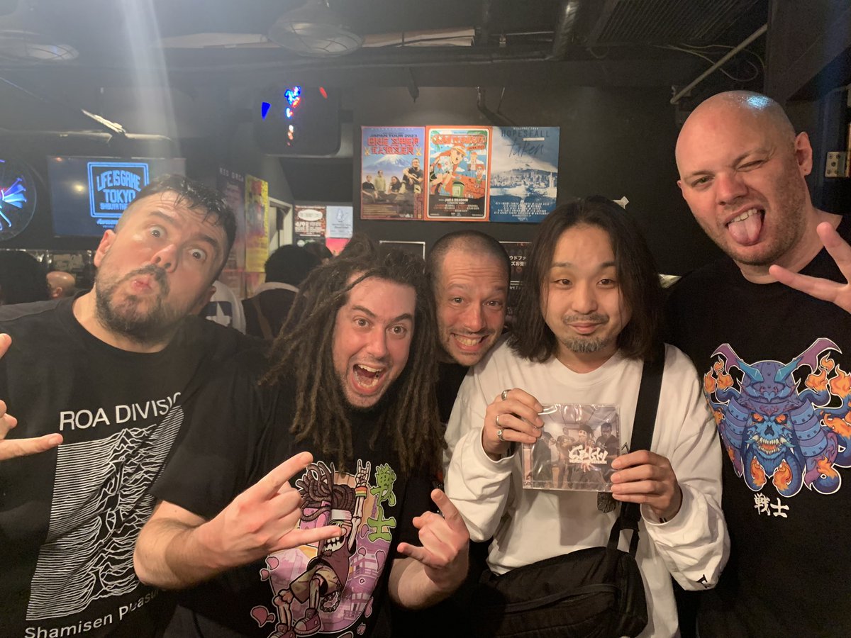 kazrock1977's tweet photo. 今日はセルビアのSenshi @SenshiTheBand を観に行きました🔥🔥🔥
3～4年前にTwitterでたまたま見かけてずーっと気になってたんだけど、やっと観る事が出来ました😊
楽しいライブでした🤙🤙🤙

#senshi
#センシ
#セルビア
#roa
#game
#渋谷thegame
#shibuyathegame
#宇田川町
#渋谷 https://t.co/s5eUPnLRUB