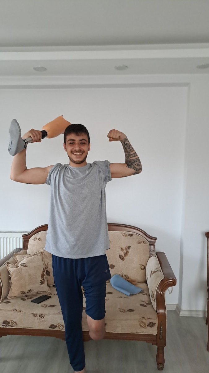 Kaslarım da protezim kadar güçlü 💪
Her şeye rağmen... 
#umudunuyitirme 
#DepremiUnutmaUnutturma 
#protez 
<a href="/haluklevent/">Haluk Levent ( Ahbap Ekibi )</a> 
<a href="/OguzhanUgur/">Oğuzhan Uğur</a> 
<a href="/onedio/"></a>