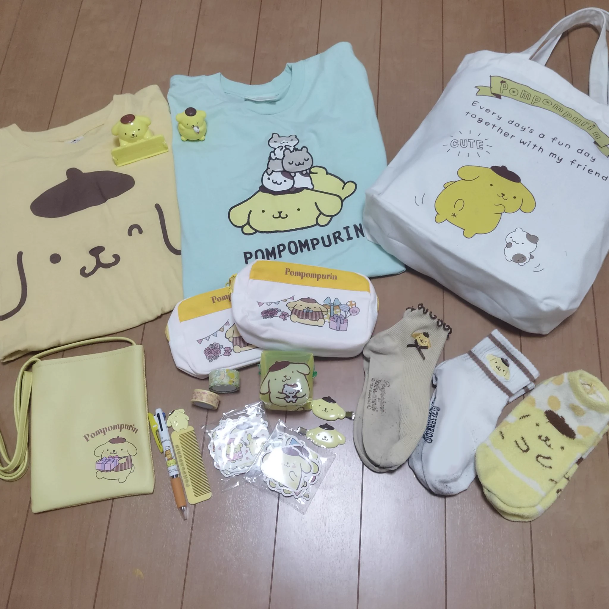 滑り込みー！！
今日はポムポムプリンの誕生日でした🎂🎉持ってるプリンくんのグッズ並べて撮ってみたら意外とある？！
いつかポムポムプリンカフェ絶対に行きたい🍮🍮🍮  