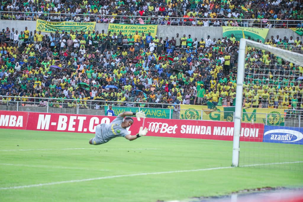 tweets_bongo's tweet photo. Kibu utaniulia mdaka mishaleee dadekiiiiii #KariakooDerby #simbayanga #AzamSports1HD #simbasports #cafcl https://t.co/g8bpJLvXK0