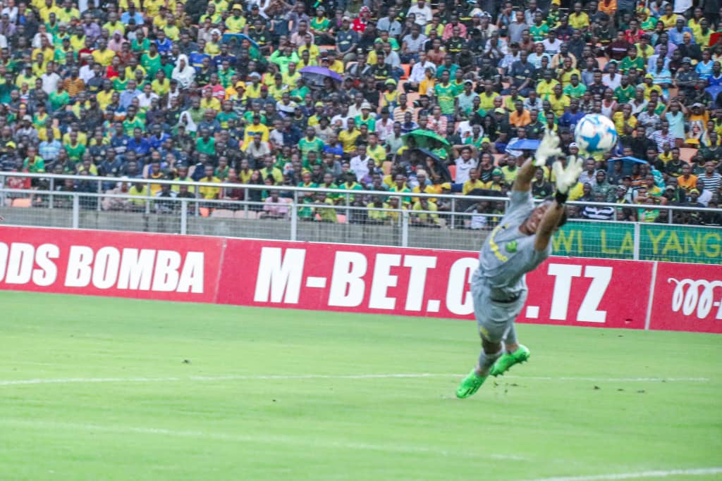 tweets_bongo's tweet photo. Kibu utaniulia mdaka mishaleee dadekiiiiii #KariakooDerby #simbayanga #AzamSports1HD #simbasports #cafcl https://t.co/g8bpJLvXK0
