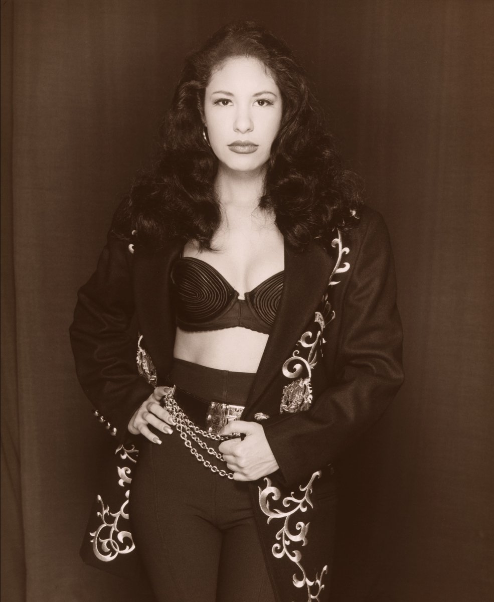 smithsoniannpg's tweet photo. Selena Quintanilla-Pérez, the "Queen of Tejano music," was born #OnThisDay in 1971. She brought recognition to this South Texas blend of Mexican &amp; American musical styles and her voice made her an idol on both sides of the border. 

📸: https://t.co/YA6fDcOpOm https://t.co/2JZaiKiWFN