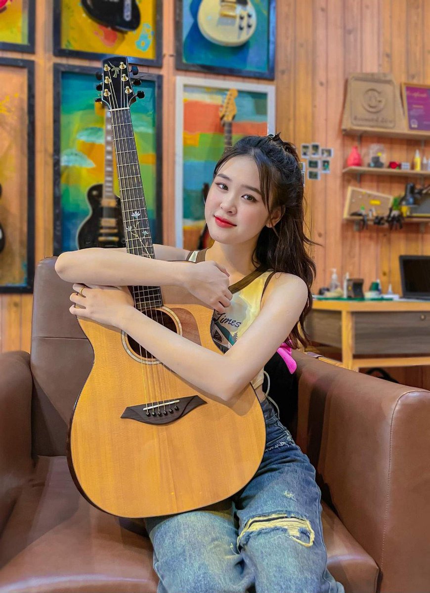 thuky_video's tweet photo. Anh đánh đàn đừng đánh em https://t.co/3k4v0tVgMS