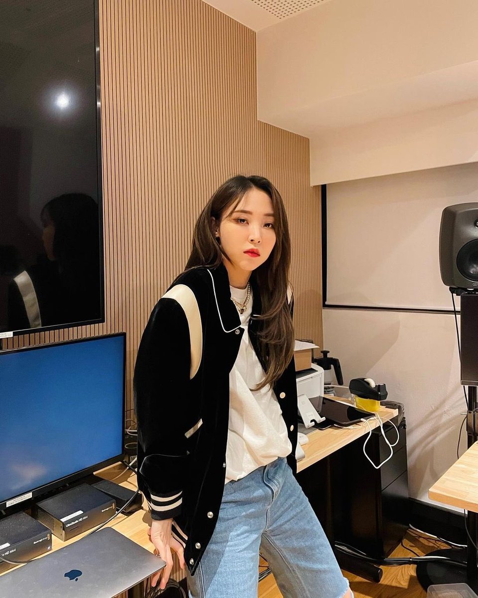 timetomoonbyul's tweet photo. 220416 문별 인스타그램

#문별 #MOONBYUL https://t.co/N5j4W3R2N5