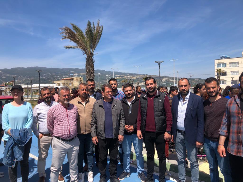 sencercem's tweet photo. CHP il başkanımın Hakan Tiryaki,İl yönetici arkadaşlarımız ve Samandağ Belediye Başkanımız Refik Eryılmaz ile birlikte uçurtma şenliği gerçekleştirdik.
Çocuklarımız geleceğimizin teminatıdır.
#güzelgünlergöreceğiz https://t.co/Dp1gf9d0Tk
