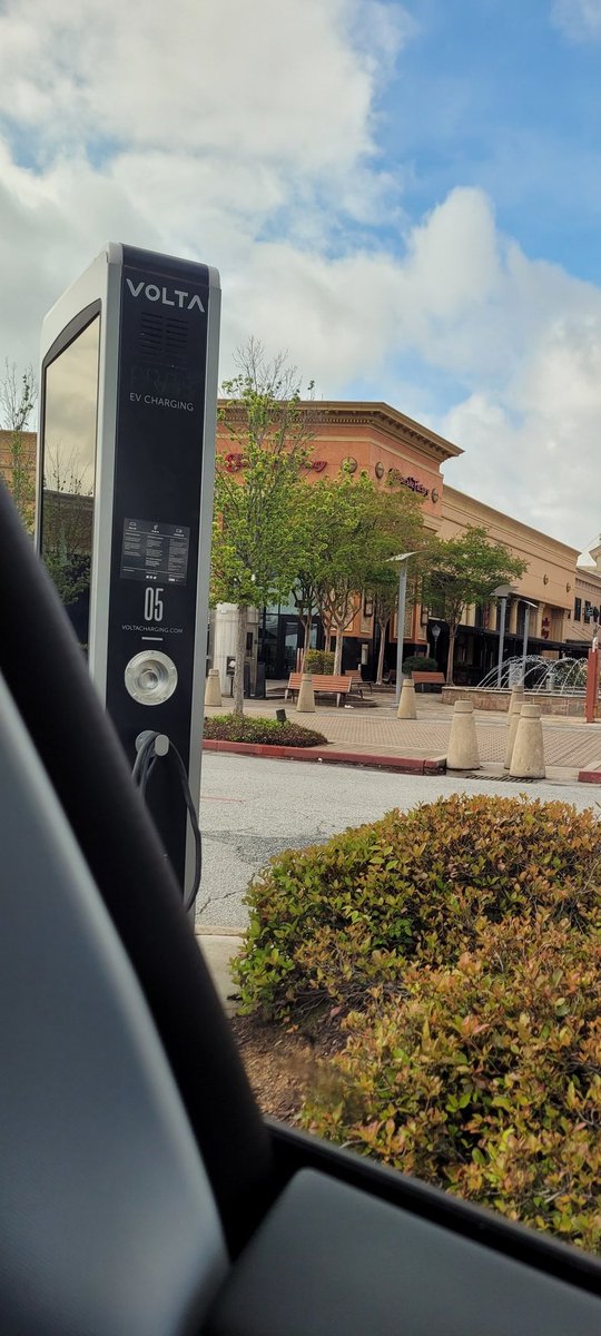 RoamingTesla's tweet image. Free charging this morning, thanks to @VoltaCharging #RoamingTesla #teslamodelyperformance