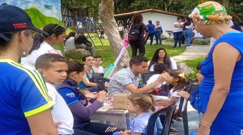 Realizan caminata "De la Mano con el Autismo" en Mérida

#JusticiaYPaz

vtv.gob.ve/caminata-mano-…