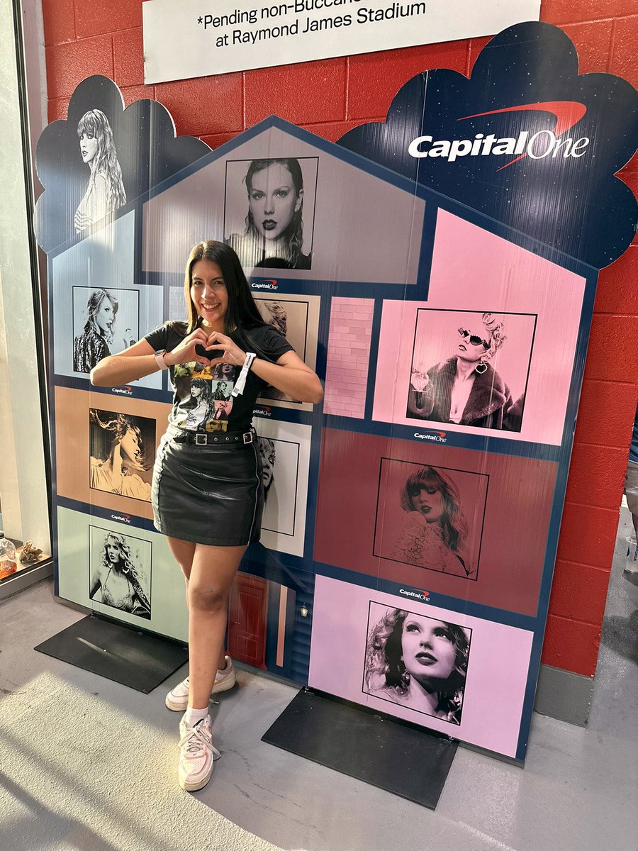 natyramirez94's tweet photo. I counted days, I counted miles 
to see you there 🩷 it’s been a long time coming 🩷 all the way from Colombia to see you 🇨🇴 thanks for the best night EVER, queen!!! @taylorswift13 @taylornation13 #TSTheErasTour    
#TampaTSTheErasTour
#InternationalSwiftie #TSxCapitalOne https://t.co/ZXbRrfk8Xd