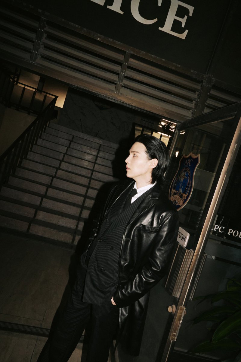 hanoian11's tweet photo. 컨셉 포토 'Being'이래..  being 햐..ㅜㅜ
퍼즐이 맞춰지는 그 날아 어서 와라!
 
AGUST D CONCEPT PHOTO 1 #D_DayConceptPhoto1 https://t.co/VShWTK2Wco