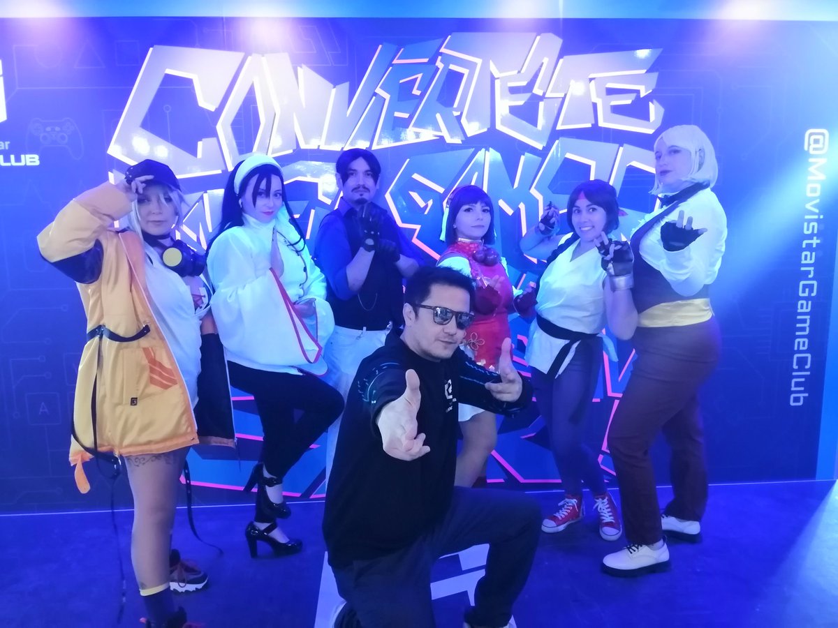 ETCMcflyChile's tweet photo. Ayer vino el team #KOFCosplay al stand de #MovistarGameClub en #GamerCity https://t.co/TScFf7dRoC