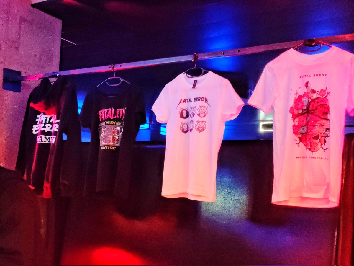 Kextekercs's tweet photo. Na, ezt is megéltük, hogy zenekaros merch lett a FanArtomból🥰🙏🖤
#FatalErrorzenekar https://t.co/LrlTY6bDKy
