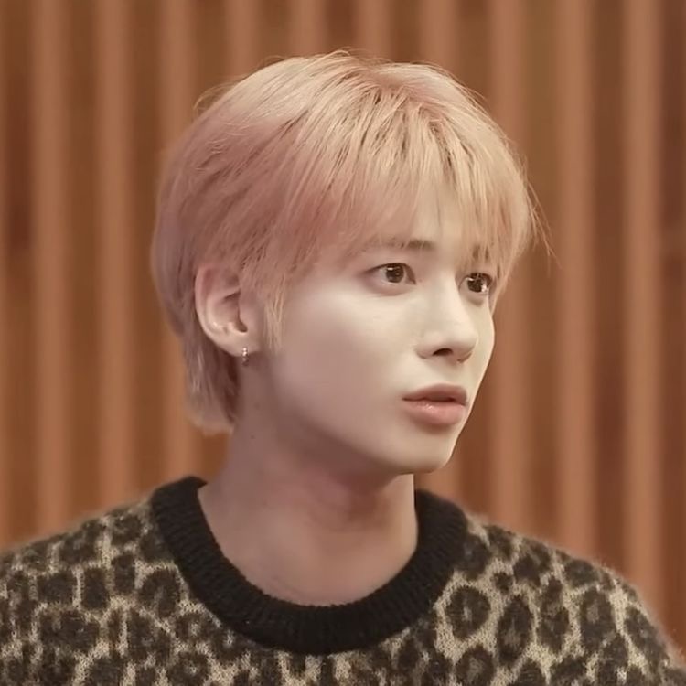 tyvnhour's tweet photo. he’s the “🥺” emoji https://t.co/H9XdJJHBnQ