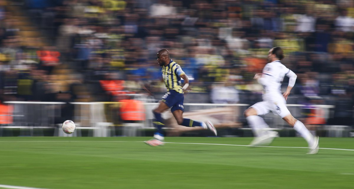 AhmadMora1's tweet photo. Enner Valencia 💨 @EnnerValencia14
#Fenerbahce https://t.co/ntkI8sGFIB