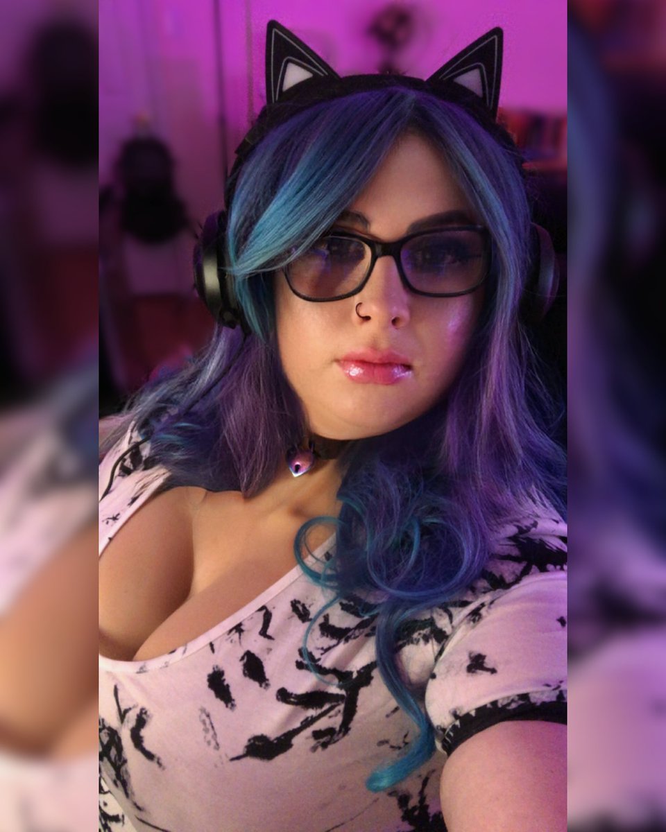 NatariiGG's tweet photo. Unreleased pic from and older shoot. More new content soon! ❤️

Have a beautiful Sunday!🌈💛🤍💜🖤

#twitchstreamer #twitch #bluehair #purplehair #happy #cute #followme #selfie #fun https://t.co/WPd3AVMZgm