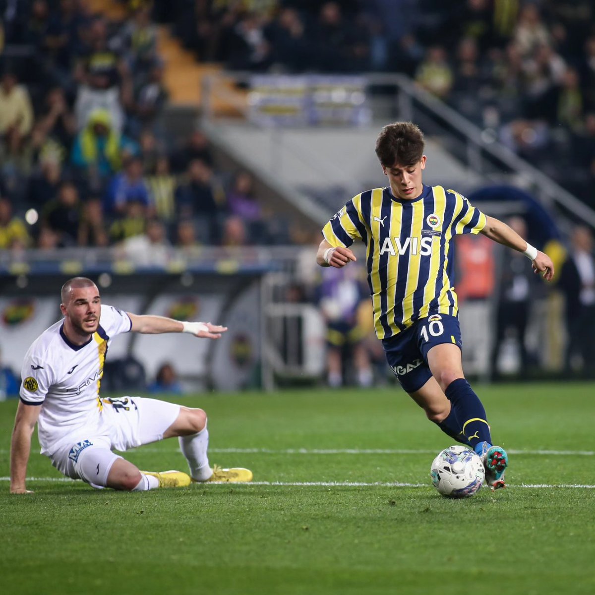 AhmadMora1's tweet photo. Your Thoughts About Arda Güler?💫
#Fenerbahce https://t.co/7JUjhiJlHf