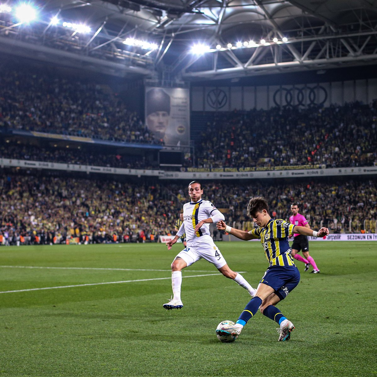 AhmadMora1's tweet photo. Your Thoughts About Arda Güler?💫
#Fenerbahce https://t.co/7JUjhiJlHf