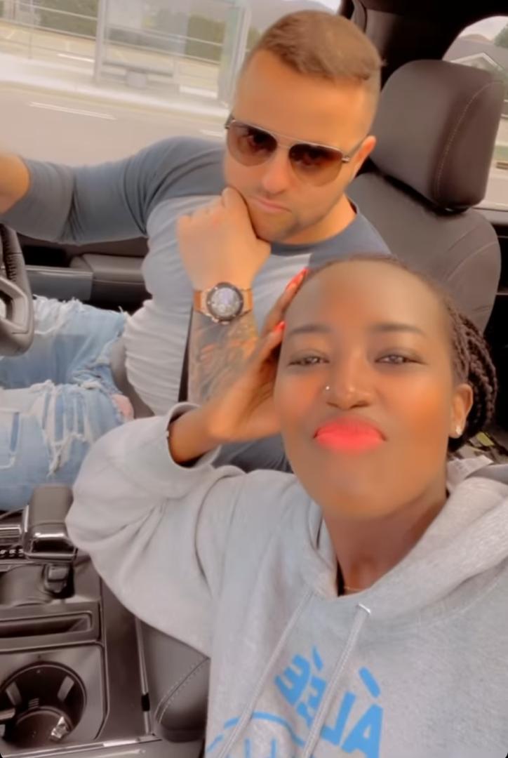 IGIHE's tweet image. Niyonizeye Judith wahoze ari umugore wa Safi Madiba ari mu byishimo nyuma y’uko umukunzi we mushya amusuye mu Rwanda, ndese bivugwa ko barimo kwiyerekana mu muryango mbere yo gushyingiranwa.
ow.ly/WRes50NK6qL