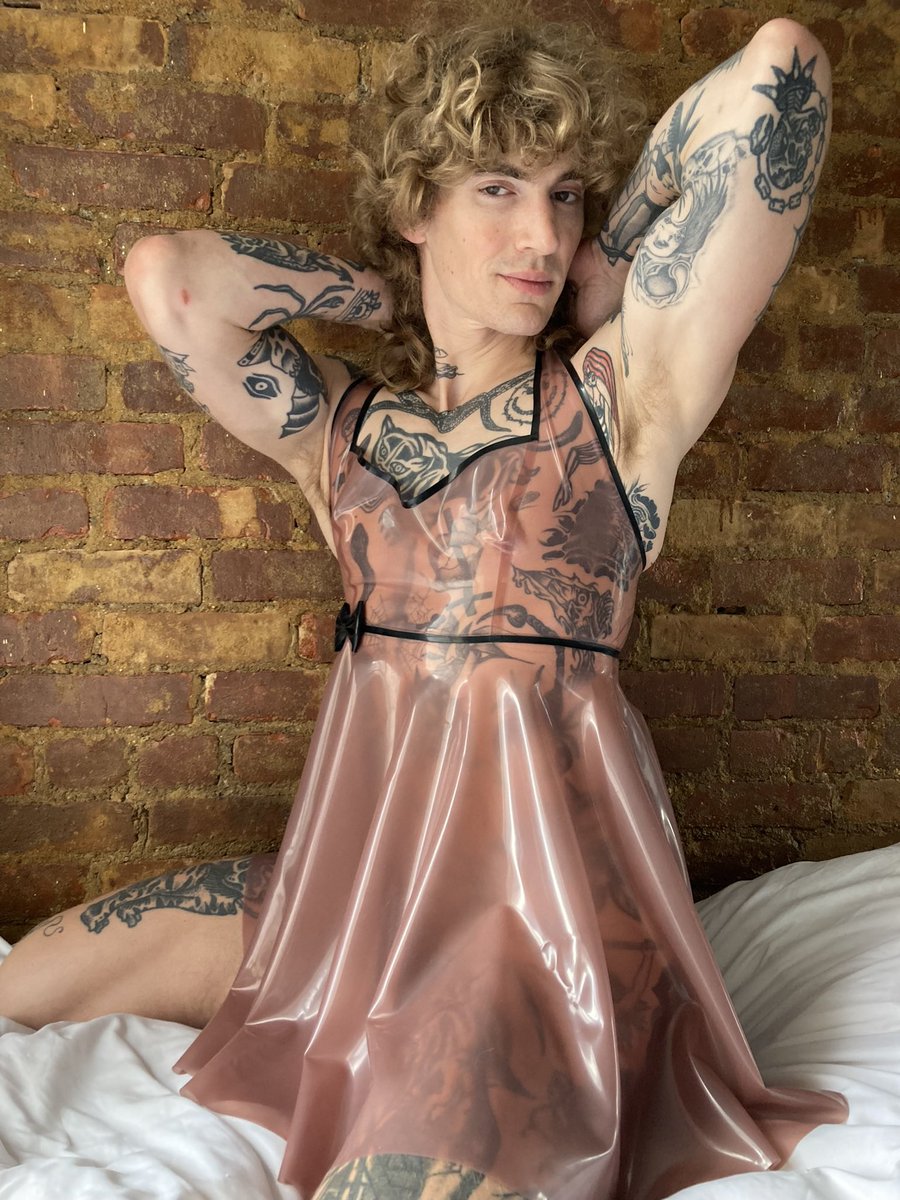mobshity's tweet photo. Can I wear this on our date? https://t.co/uCY16BgYjP
