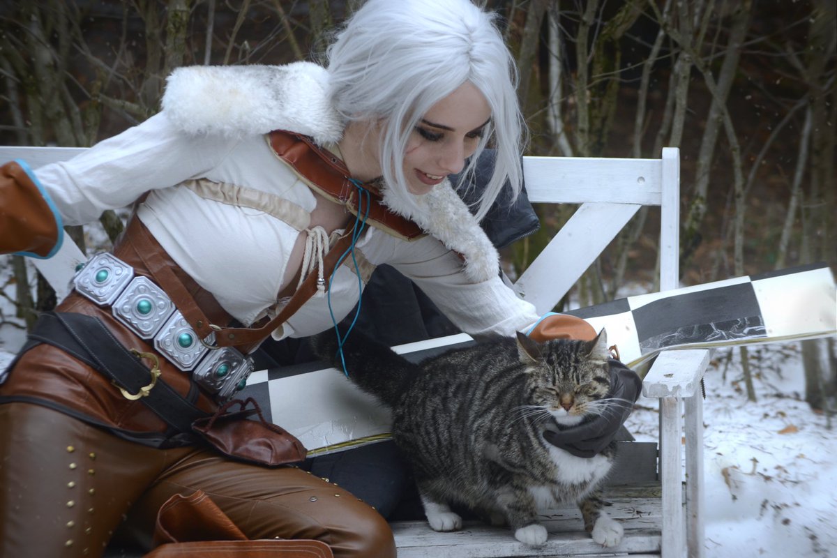 xonniart's tweet photo. Cirilla cosplay 🗡 A cat appeared at the photo shoot... I think these are the best pictures ☺️ 
#cosplay #TheWitcher #Witcher3 https://t.co/vc78CCFuC7