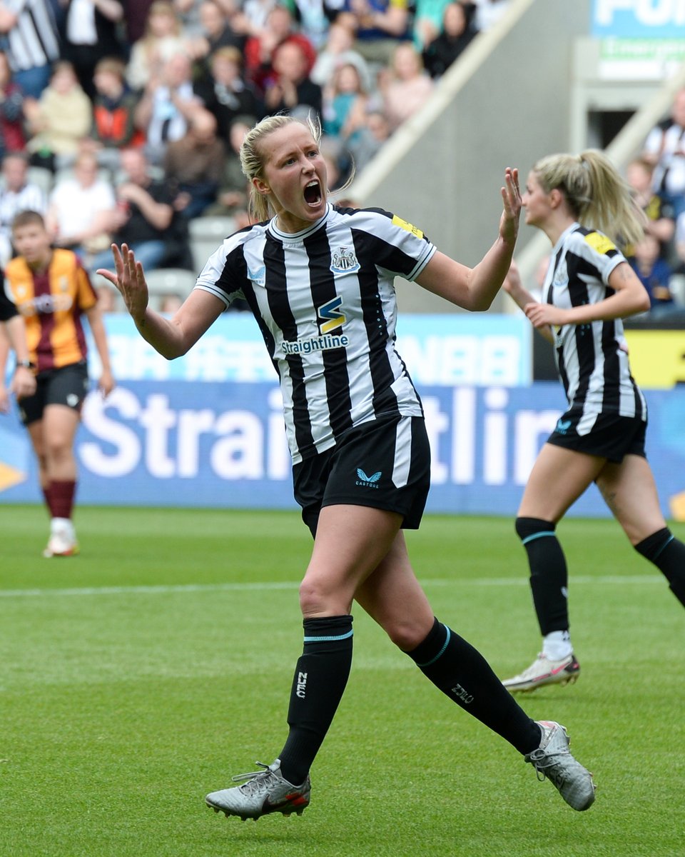 NUFC's tweet photo. A big win in front of over 24,000 fans at St. James' Park!

Well played, @NUFCWomen! 👏⚫️⚪️ https://t.co/wtSg85CVqF