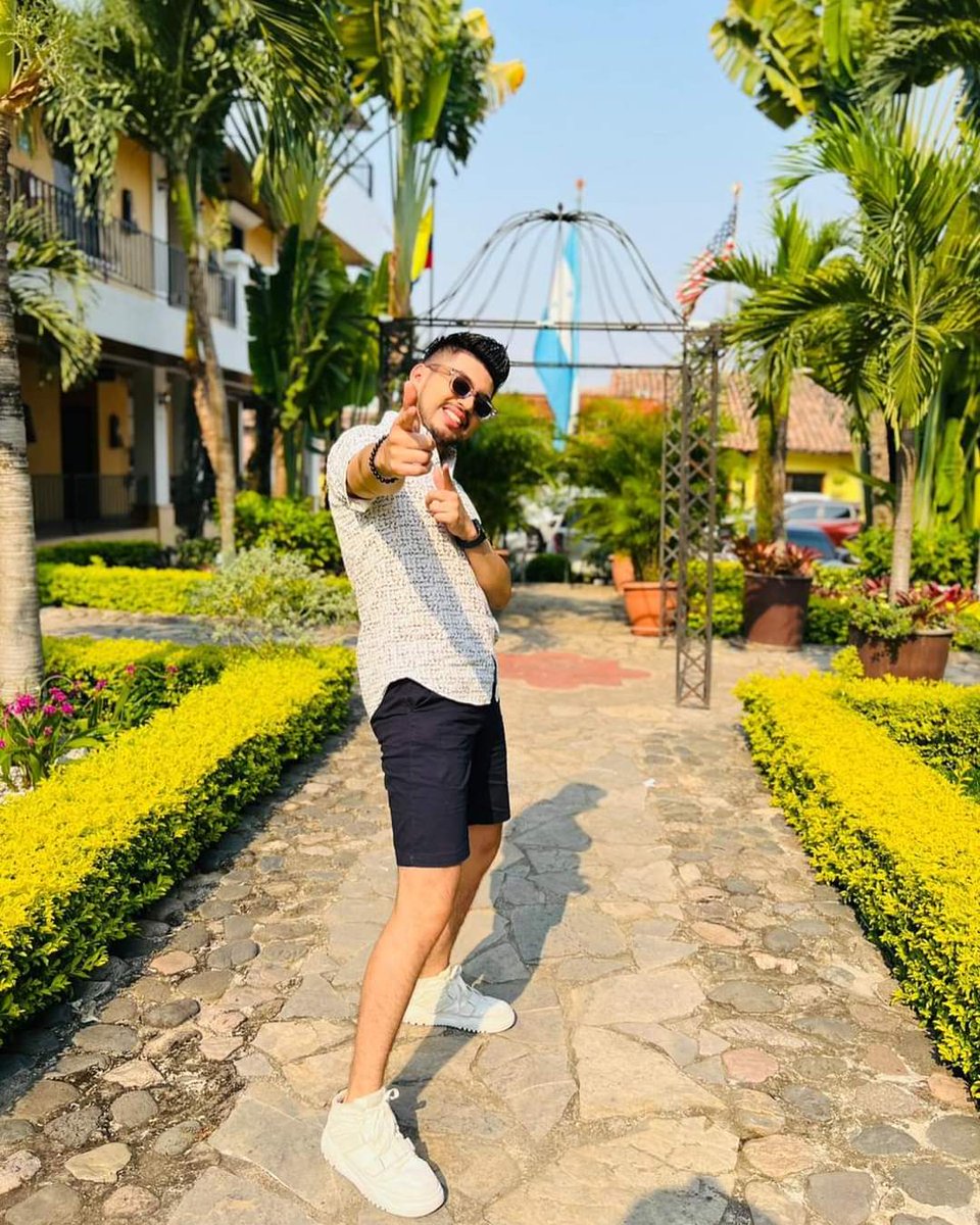 🤩☀️ ¡DERROCHE DE BELLEZA! 🤩✨☀️ #AlissonMejía y #CesarEnamorado disfrutan del sol y calor en la hermosa ciudad de Comayagua ⛪️🤩. <a href="/cesarenamoradof/">cesar enamorado</a> <a href="/Alisson01Mejia/">Alisson Mejia</a>