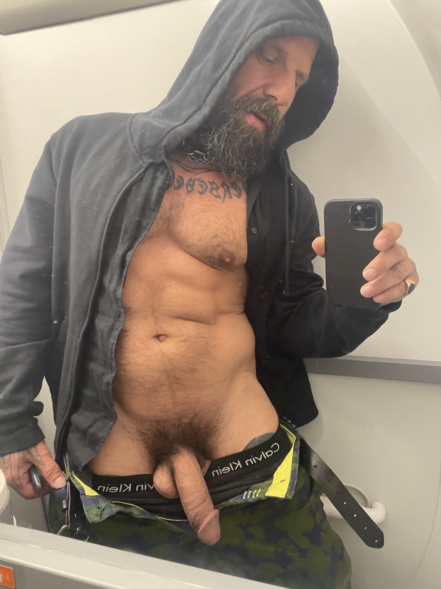SkinCityX's tweet photo. Everyone loves an airplane bathroom Chubber no? 
#iminmiamibitch https://t.co/kweCrVFHqD