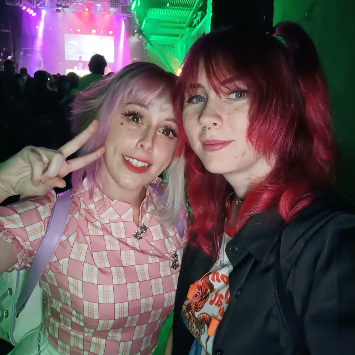Ellimoonru's tweet image. Anoche fui a la asian party con la personita más bella del mundo ✨✨