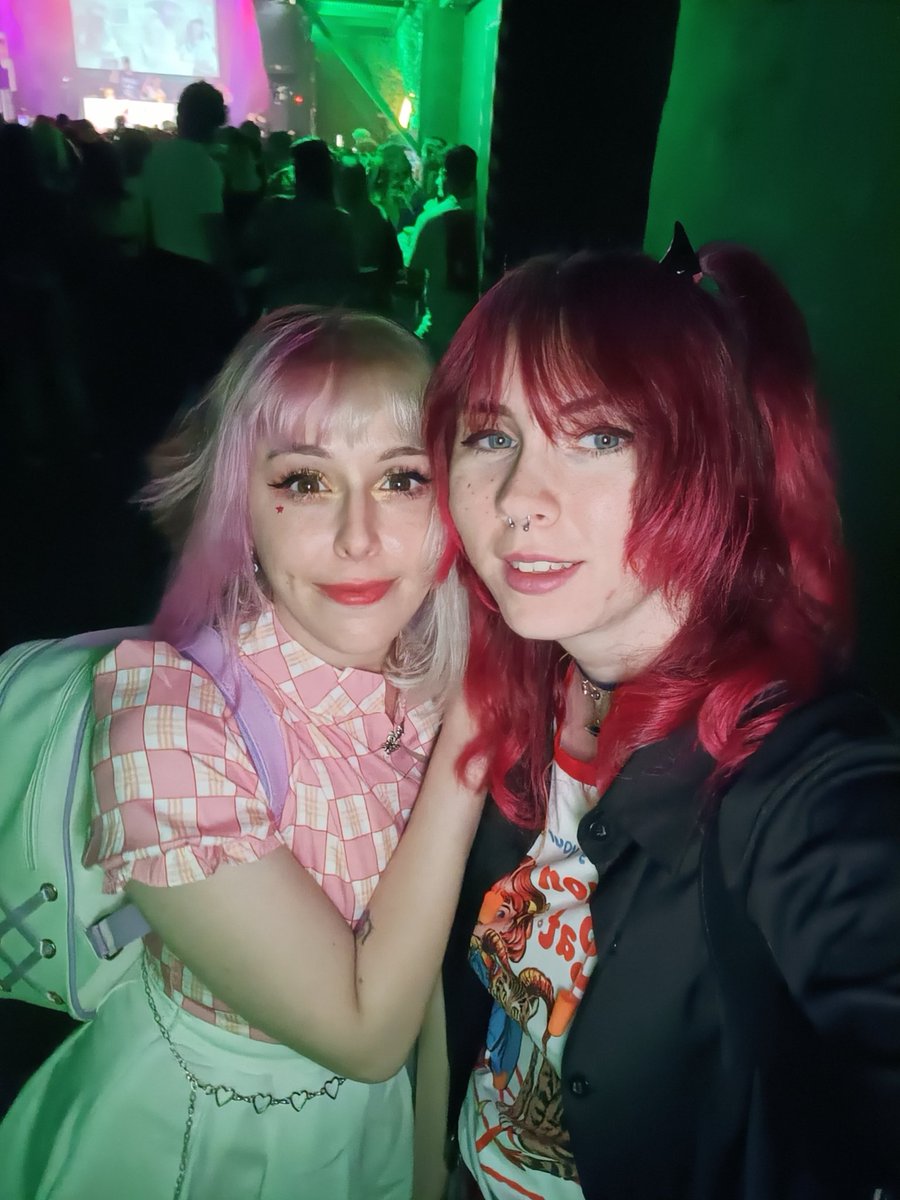 Ellimoonru's tweet image. Anoche fui a la asian party con la personita más bella del mundo ✨✨