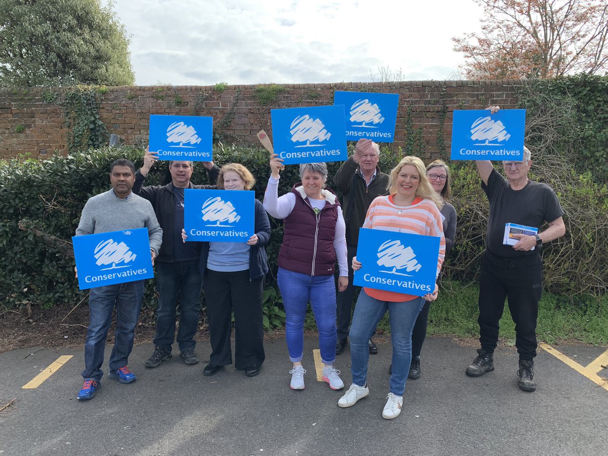 Fantastic support campaigning in Hurstpierpoint with <a href="/mimsdavies/">Mims Davies MP</a> today. 

For an even better Mid Sussex, vote Conservative on 4th May.