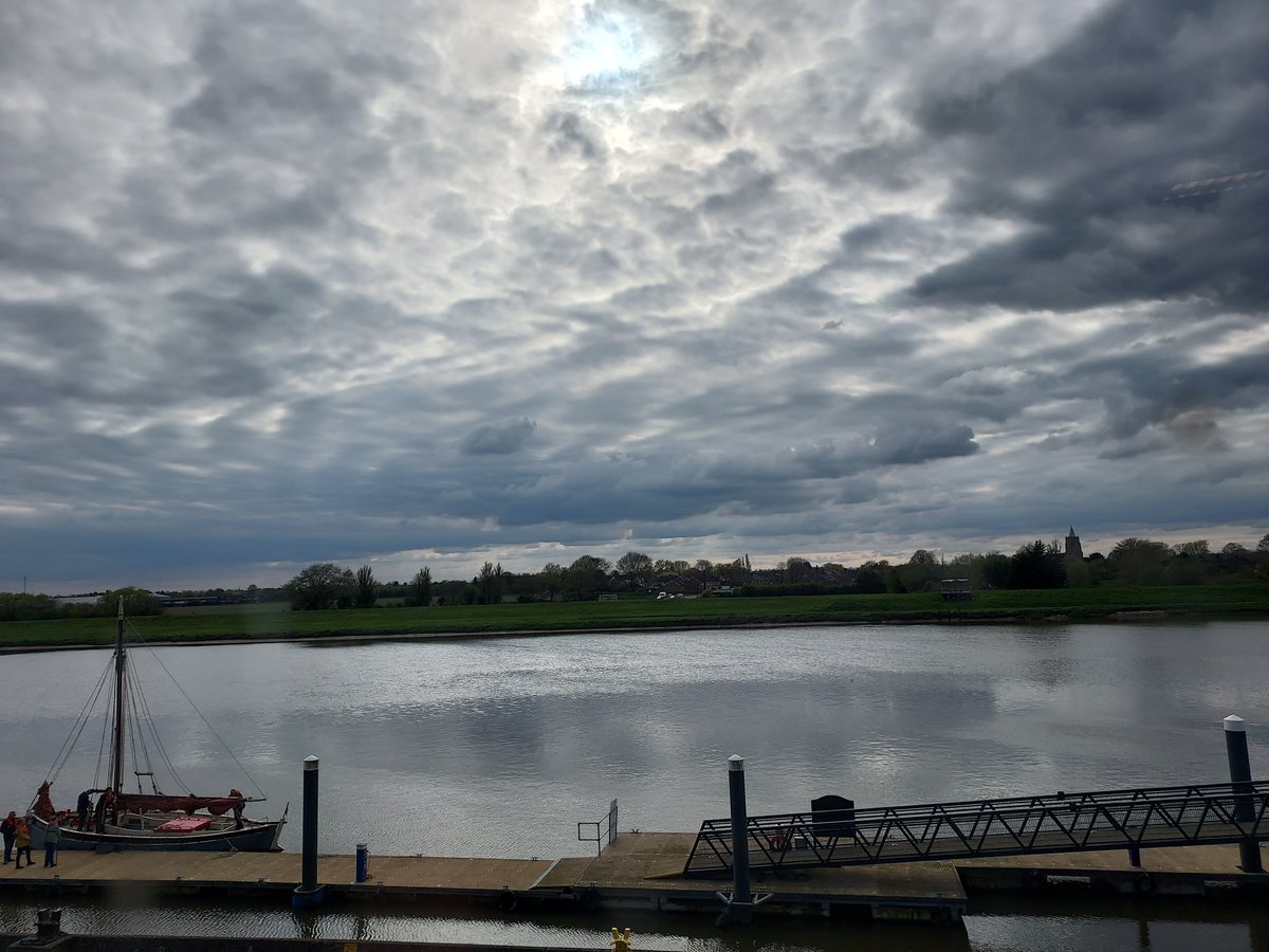 A very dramatic #norfolksky this afternoon on the quayside!
#KingsLynn #Norfolk #norfolkskies
