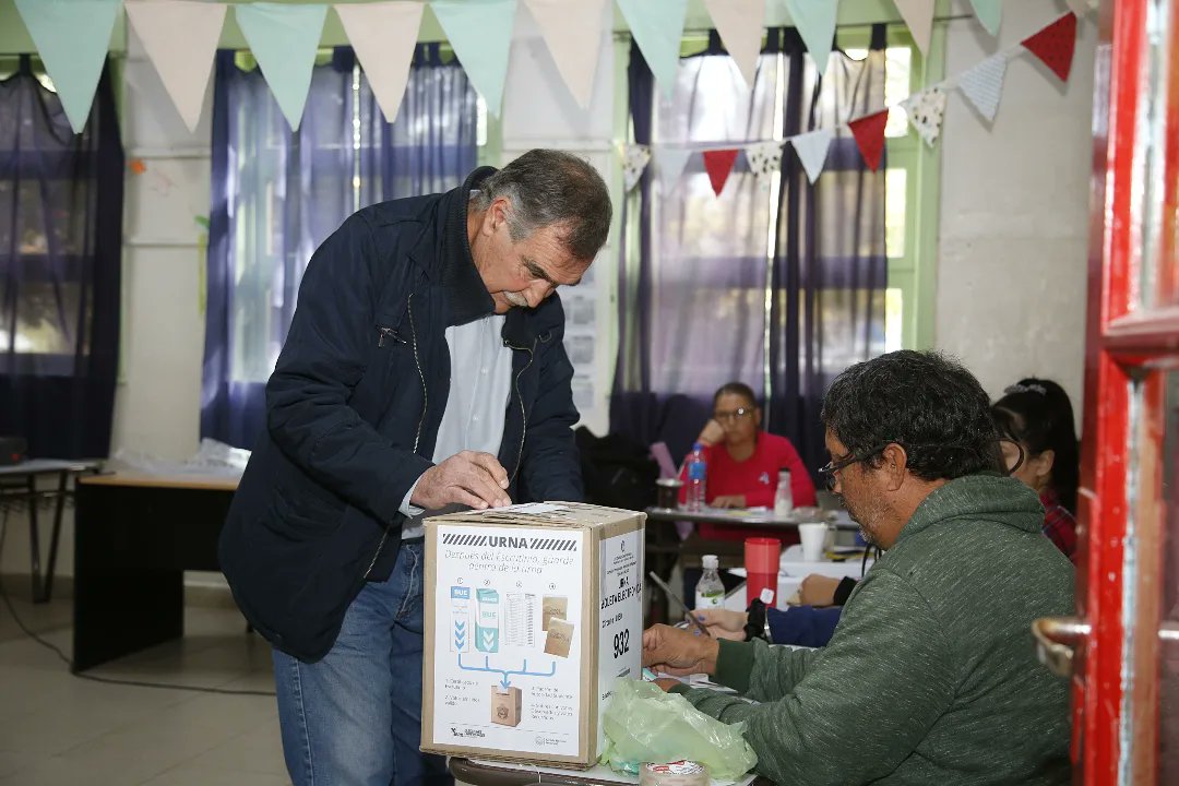 BertoldiOk's tweet photo. 🙋‍♂️🙋‍♀️Como todos los vecinos y vecinas yo también fuí a votar. 
🗳️Por esa ciudad que tanto queremos. https://t.co/5gGh4F9nHn
