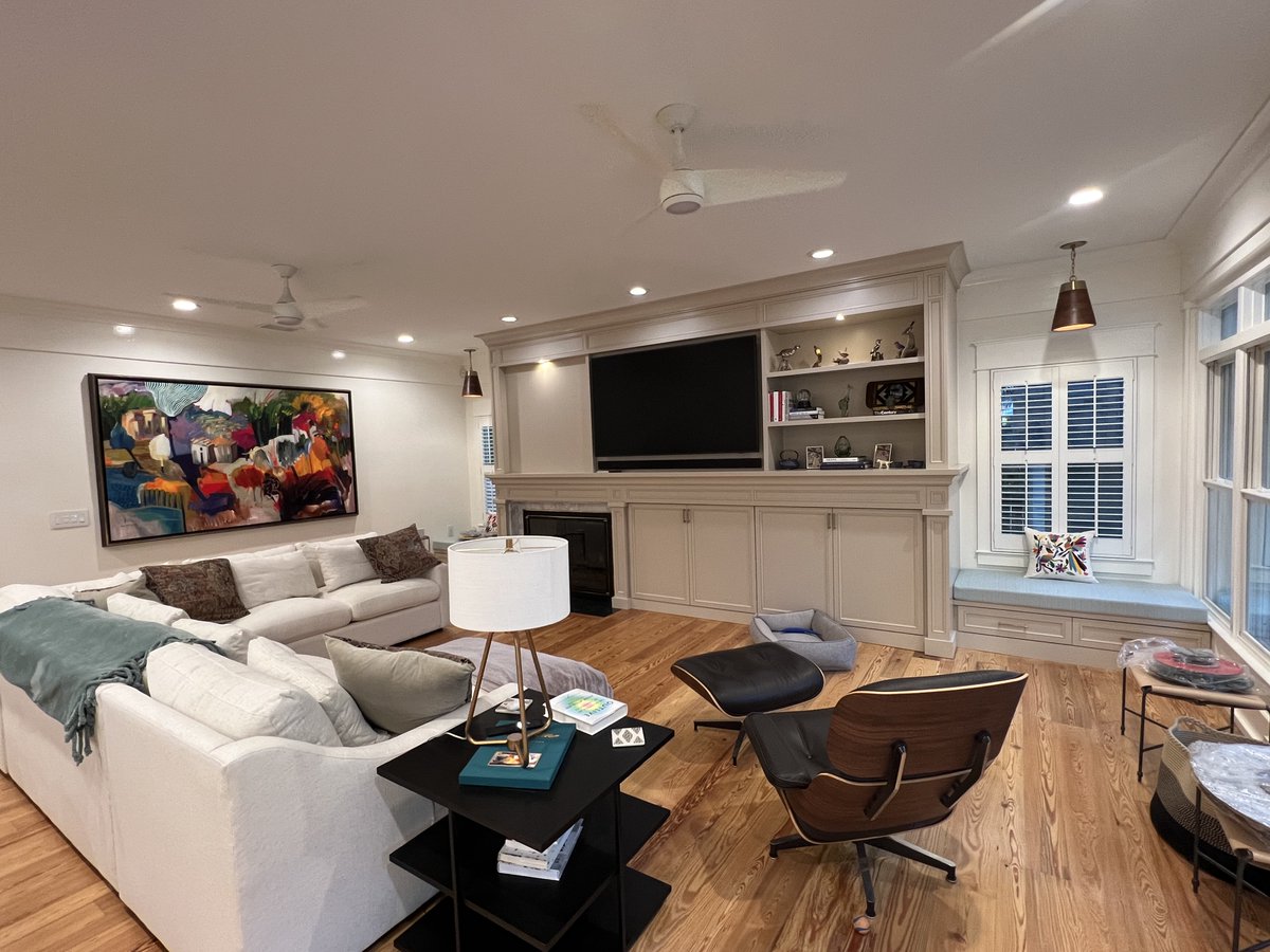 RamosCompanies's tweet photo. 𝑳𝒊𝒗𝒊𝒏𝒈 𝑹𝒐𝒐𝒎 𝑹𝒆𝒏𝒐- We opened up his living space to connect the Florida room with the family room, rearranged the space layout!
#TampaLuxuryHomes #HomeDesign #HomeDesignIdeas #CustomHomes #BuildingDreamHomes #HomeRemodel #RamosWay #TampaFlorida #HomeBuilder https://t.co/ZXpgkZzEky