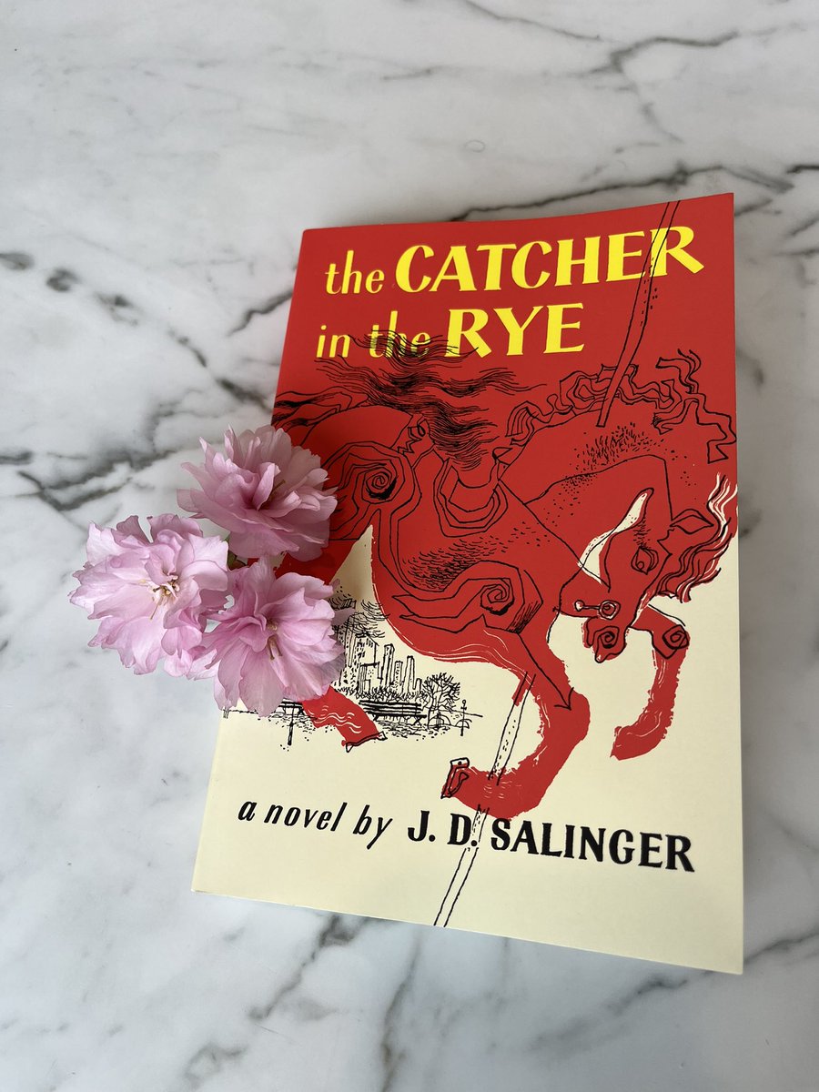 vorfra's tweet photo. The flowers doesn’t go with the book at all https://t.co/kOpMrg7jwV