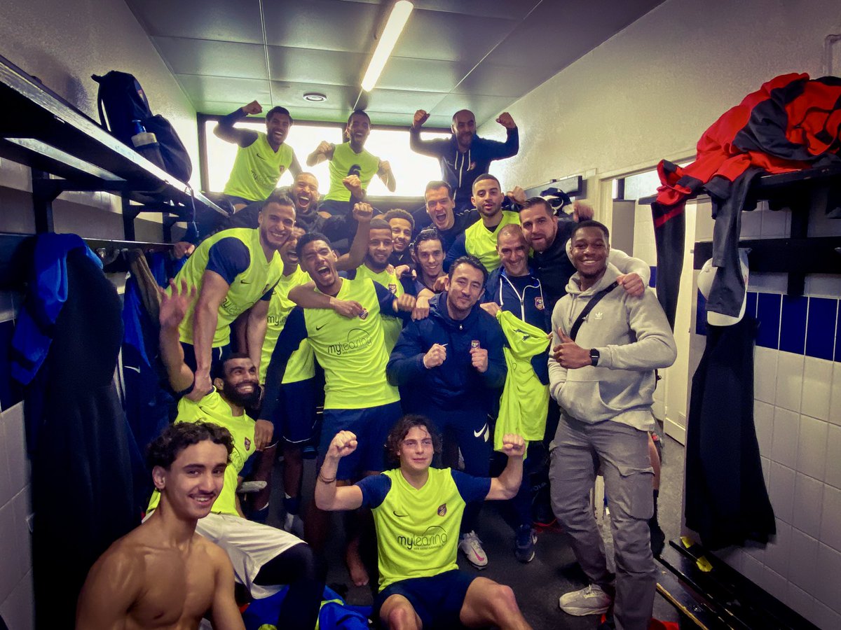 Victoire solide de #Courbevoie 4-2 contre @COVincennes 🔥🔥🔥🔥
<a href="/LPIFF75/">Ligue de Paris Île-de-France de Football</a> <a href="/District_92/">DISTRICT 92</a> 
En route vers la Régionale 2 ! Bravo aux joueurs 👏