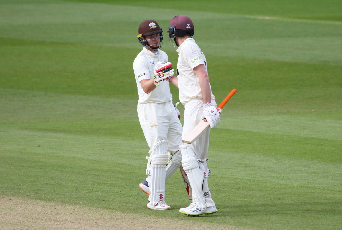 surreycricket's tweet photo. 1️⃣0️⃣0️⃣ partnership 🤝 

Surrey 155/1 - requiring 88 runs to win 👊 

🤎 | @OPope32 @DomSibley #SurreyCricket https://t.co/9y9wBUEhyq