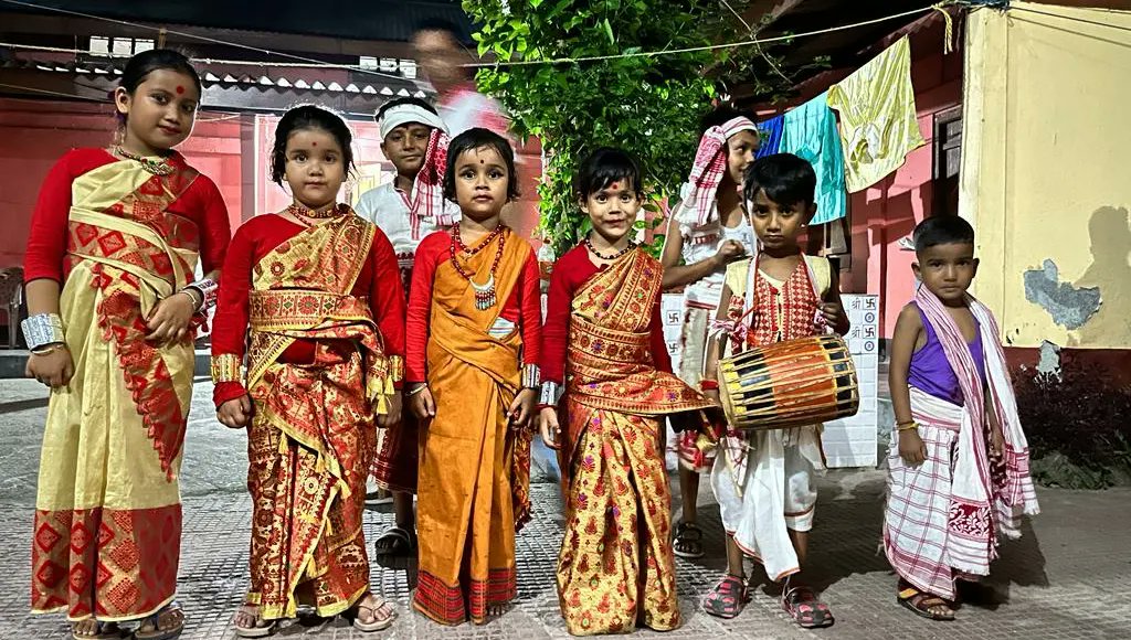 mriganka_dr's tweet photo. " #Bahag is not a only a season,nor it's a month, it's #bloodline is Assam": Dr. Bhupen Hazarika.Spirit of Bihu among our children. Today,at my residence https://t.co/uhfnxVoFbB
