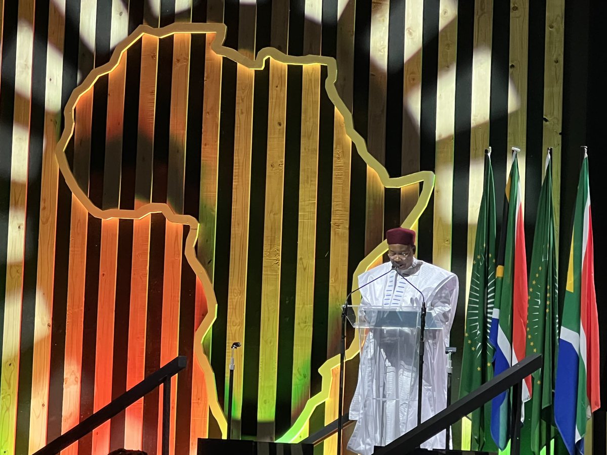 🌍 La #Zlecaf est conçue pour le secteur privé. Selon H.E. <a href="/IssoufouMhm/">Issoufou Mahamadou</a>, ancien Président du Niger &amp; Champion de l'AfCFTA, le secteur privé doit être actif dans les comités nationaux d'implémentation. 🤝 Le PPP est crucial pour réussir cet accord. 💪 #AFCFTABF2023