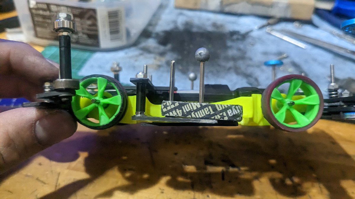 ZERO_mini4's tweet photo. MA新車制作日記 その11
フロント提灯が完成した
色々細かい調整が必要だけど、サイドステーを叩くかつ、スクエアマスダンを使う誰もやらん仕様 https://t.co/O63Nzh9nwn