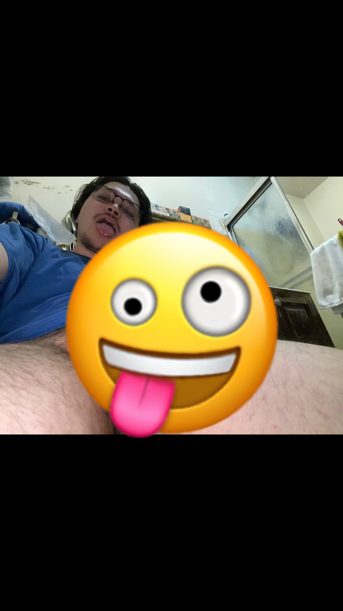 Sending out free nudes on my free page if you sub. I have a pretty dick pic for you. https://t.co/pvqS4P6S0p